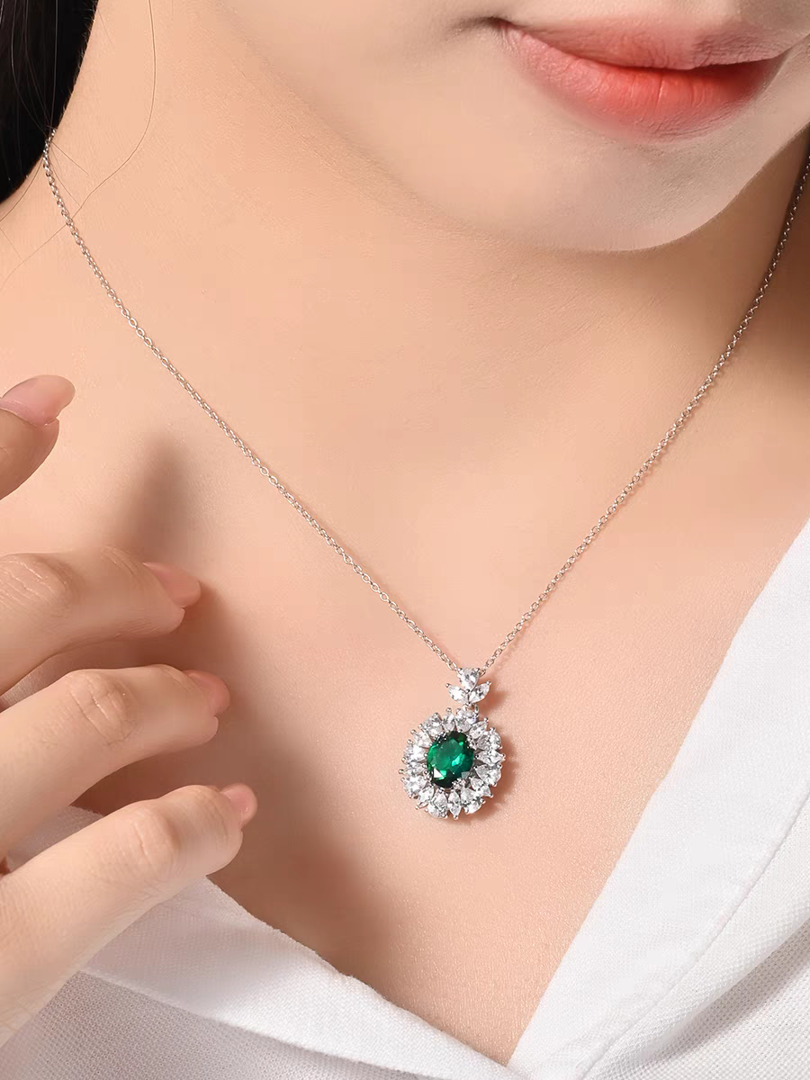 Full diamond all-inclusive vintage emerald collarbone necklace for women