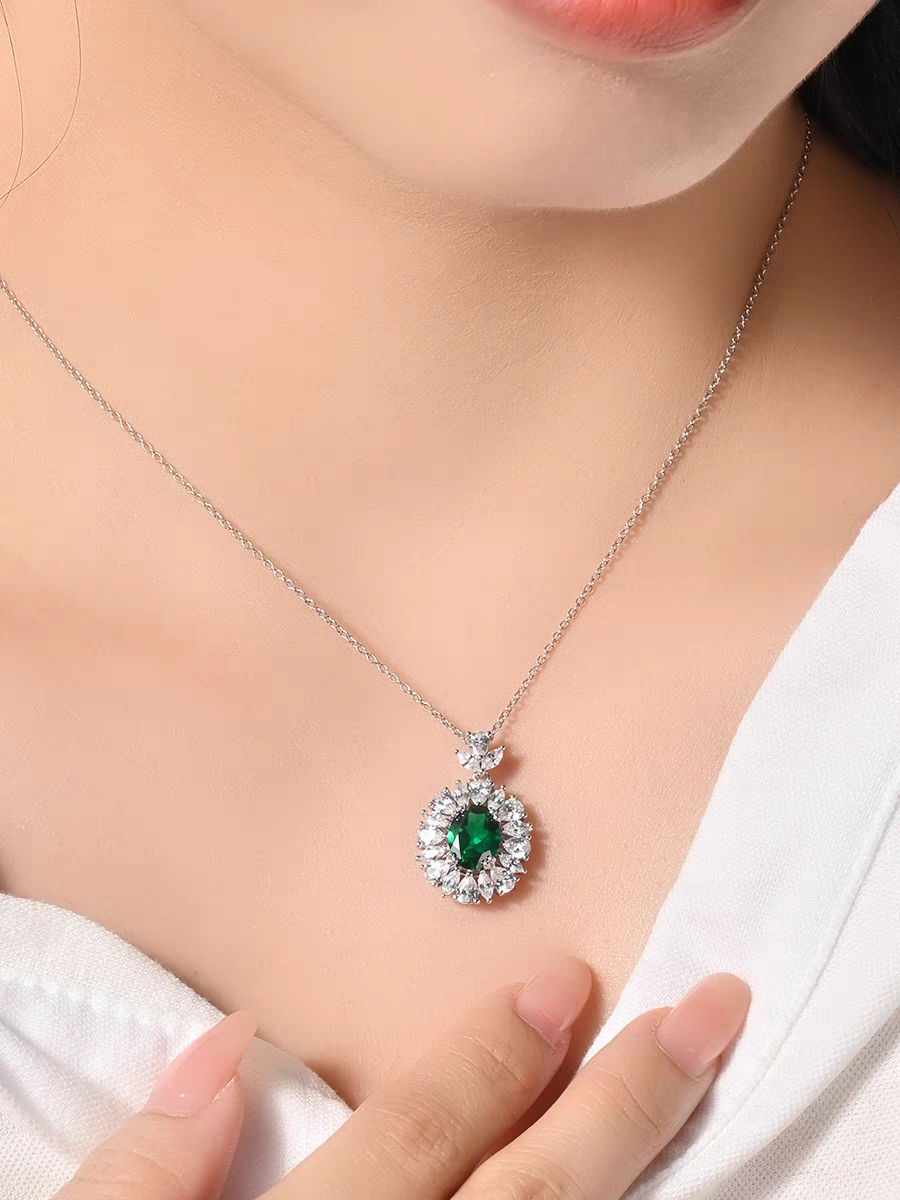 Full diamond all-inclusive vintage emerald collarbone necklace for women