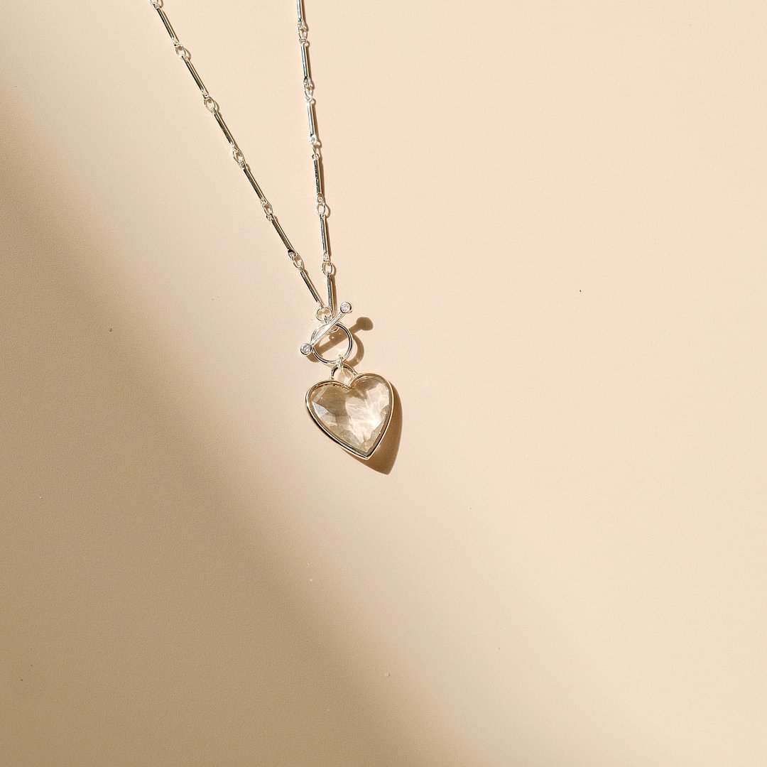 Simple and fashionable crystal heart necklace