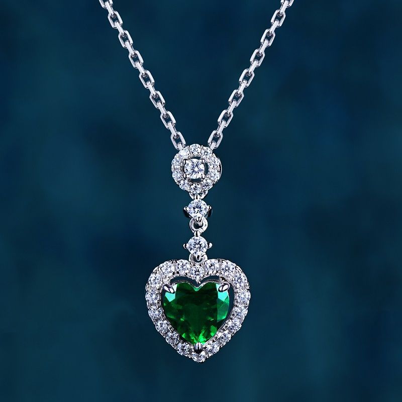 Wizard of Oz heart-shaped necklace with diamonds