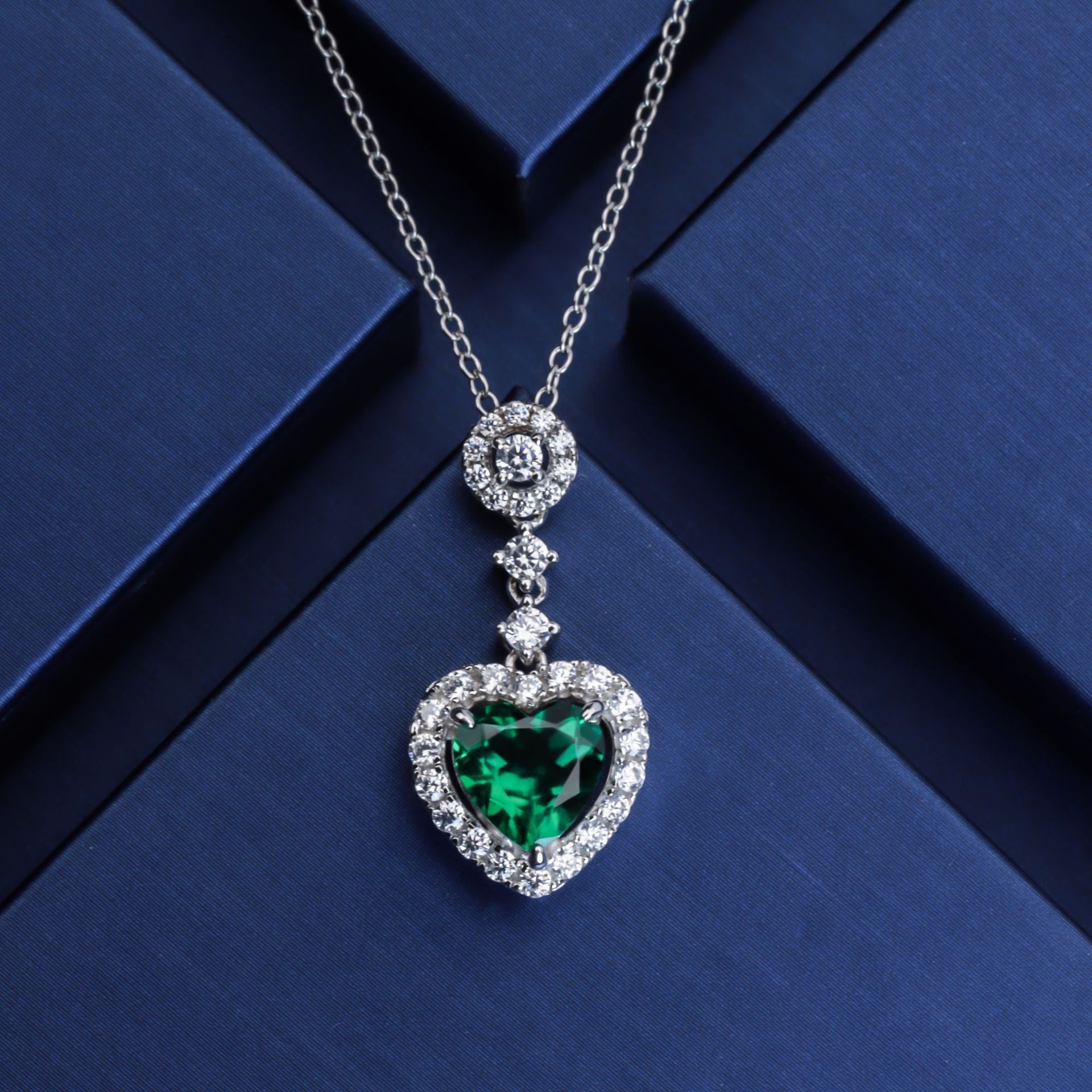 Wizard of Oz heart-shaped necklace with diamonds