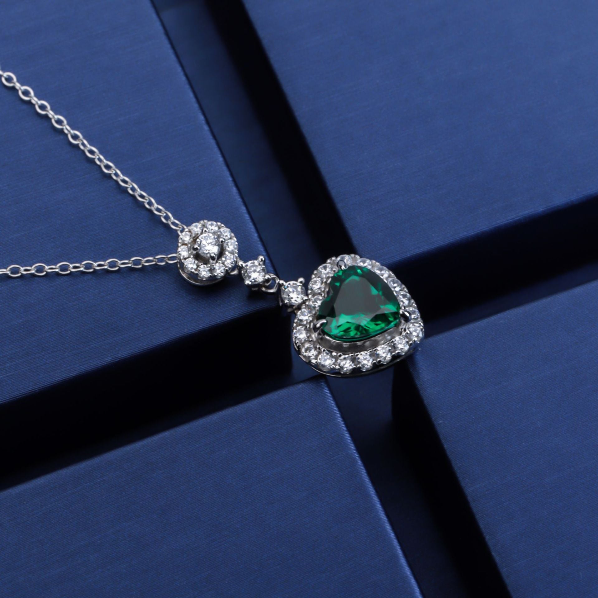 Wizard of Oz heart-shaped necklace with diamonds