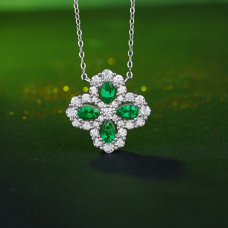 Fashionable four-leaf clover gemstone necklace