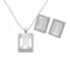 Square diamond necklace in white gold, classic, timeless, perfect and shining