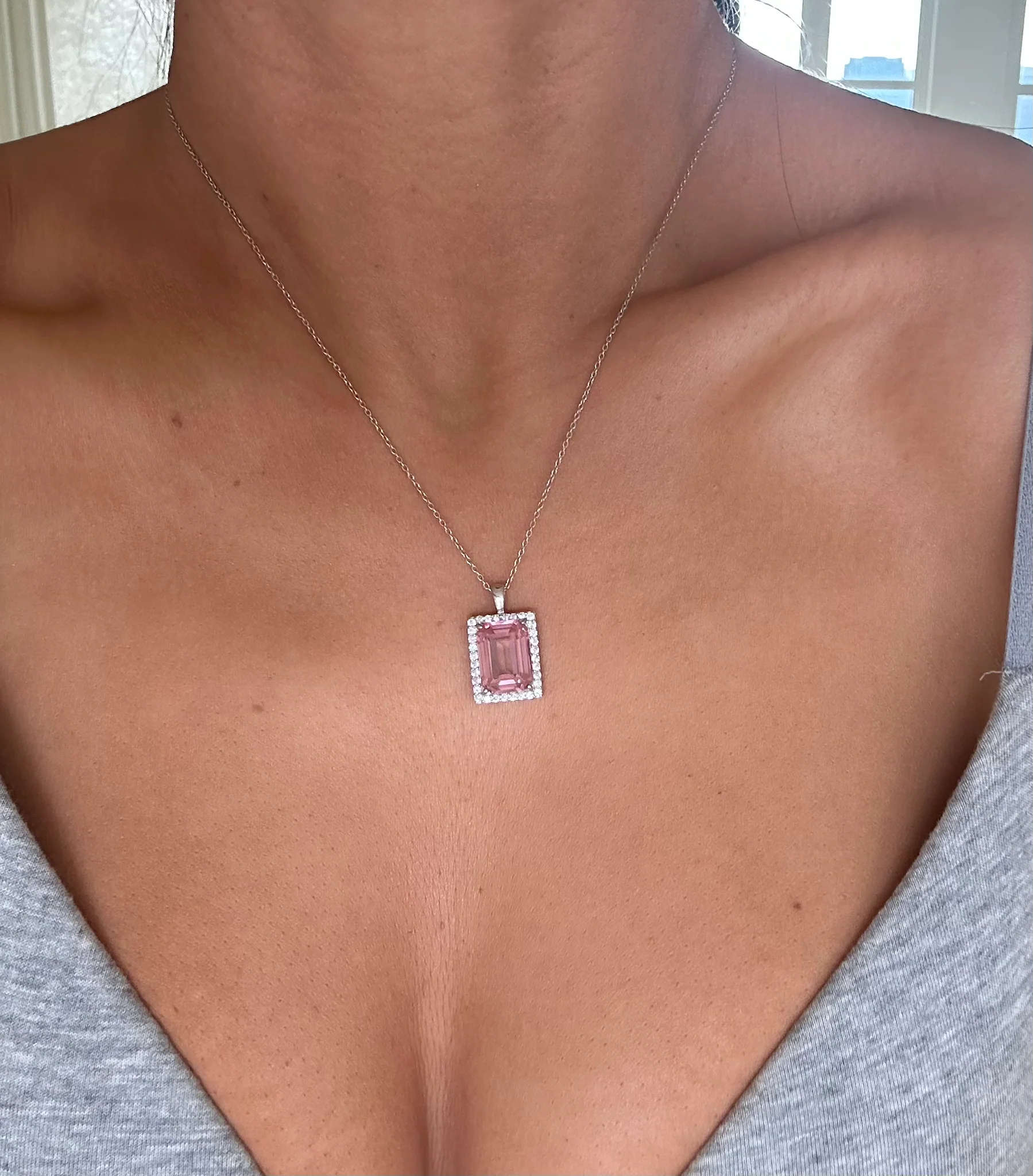 Square diamond necklace in white gold, classic, timeless, perfect and shining