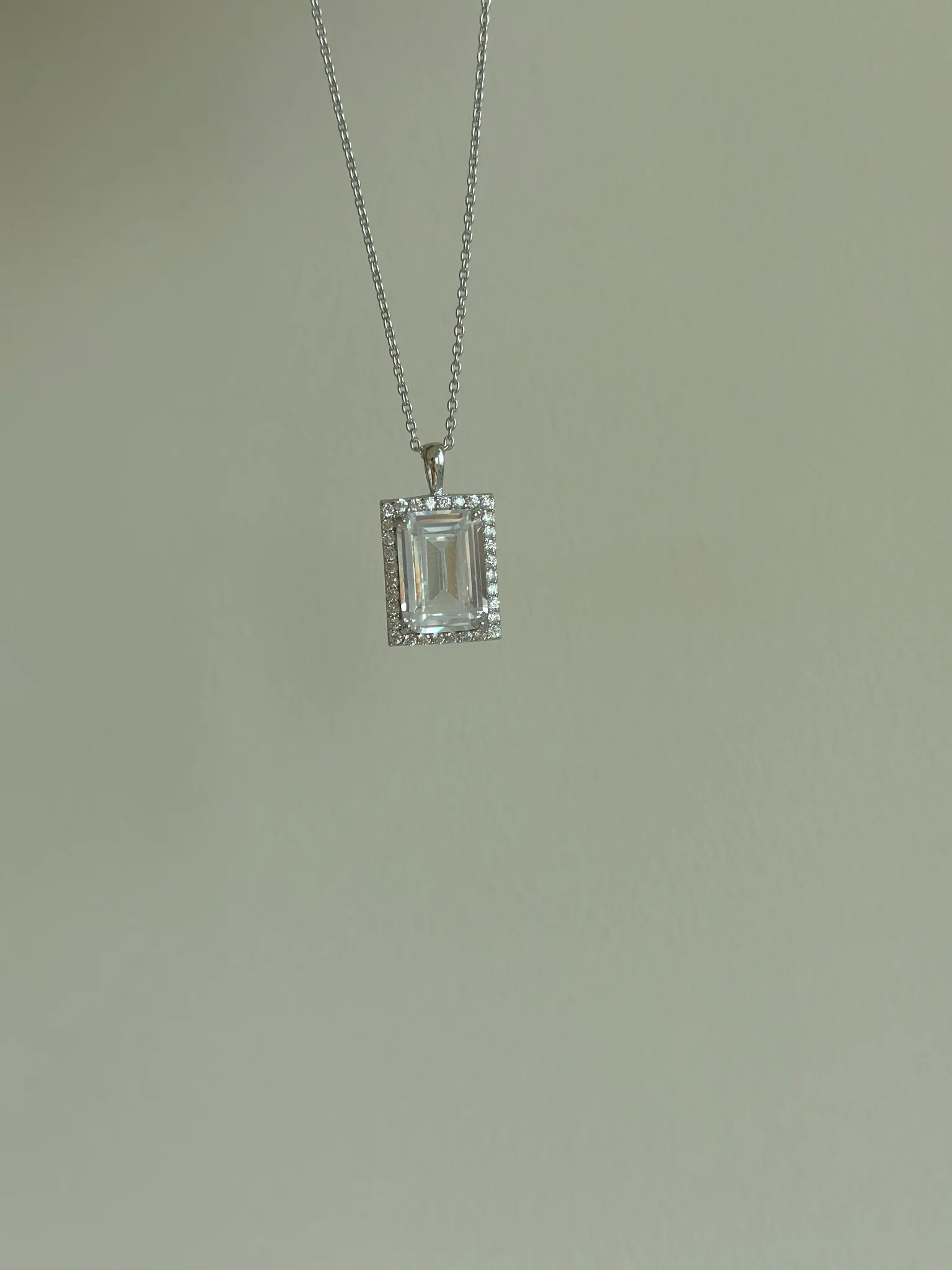 Square diamond necklace in white gold, classic, timeless, perfect and shining